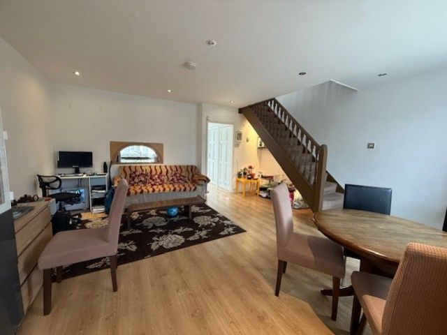 Property photo 3 of 10 8