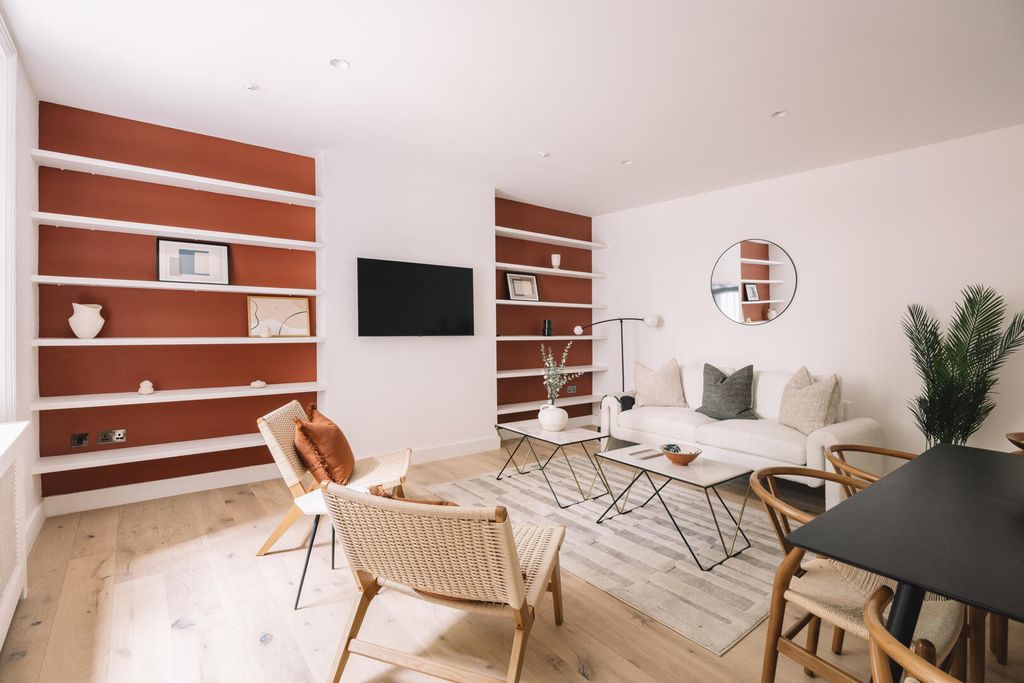 Property photo 3 of 16 31 Warwick Road .Jpg