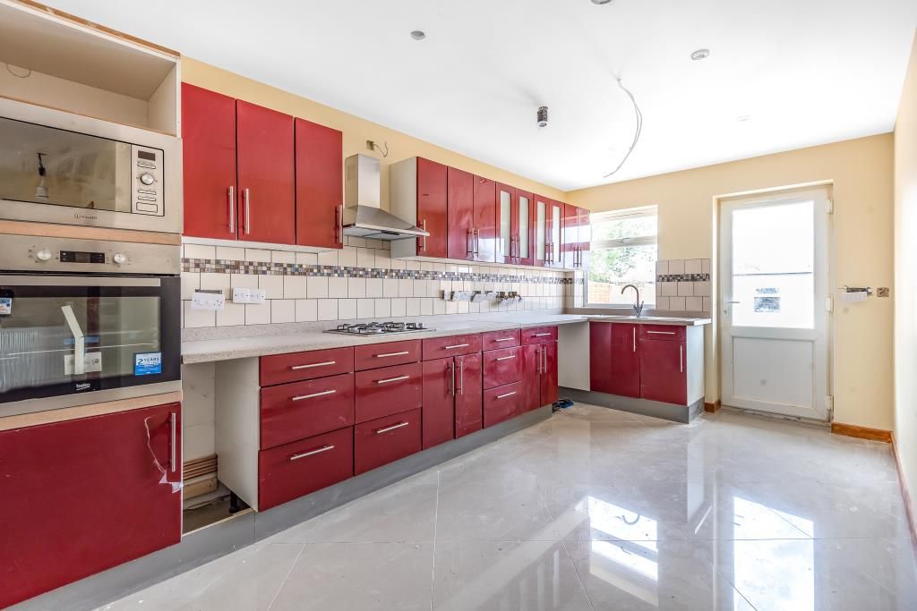 Property photo 2 of 9 Kitchen