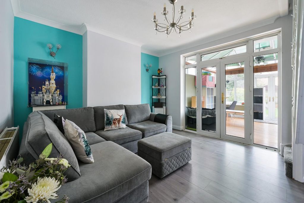 Property photo 2 of 14 Gatley Avenue