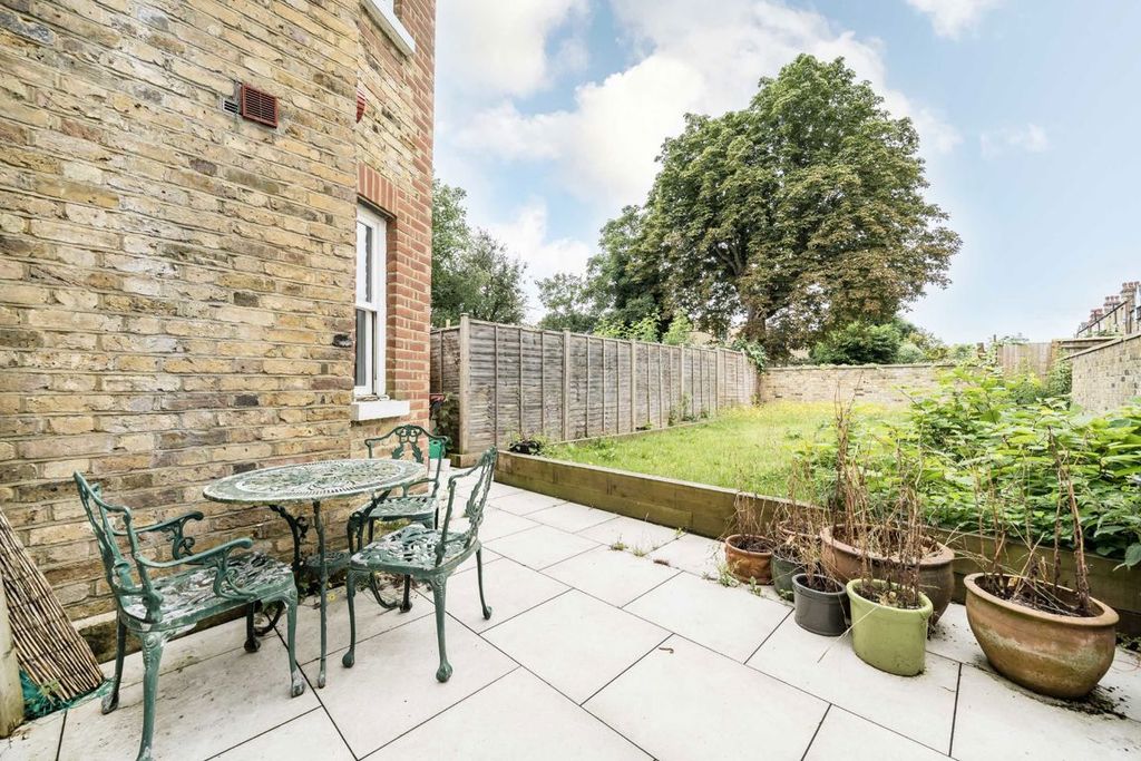 Property photo 2 of 11