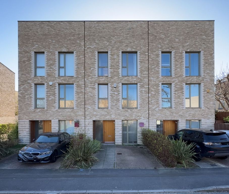 Property photo 1 of 17 Exterior