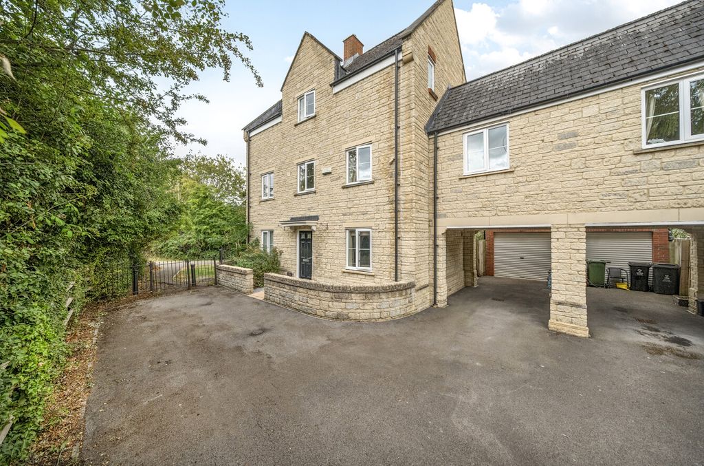 Property photo 2 of 18 689De060Eb19dl2413259722468753B24182Af24