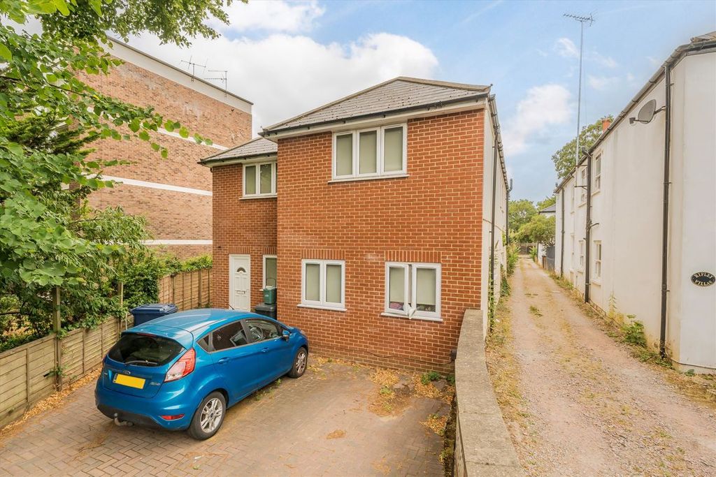 Property photo 1 of 5