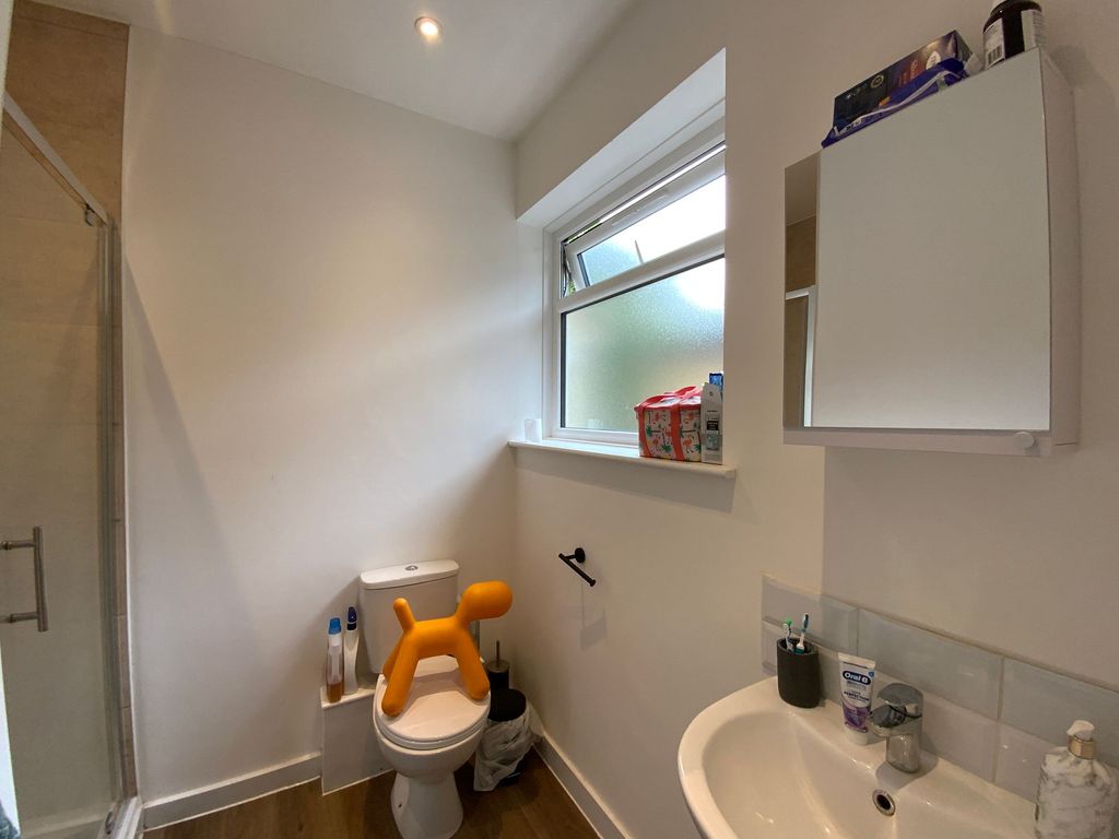 Property photo 2 of 9 Bedroom 1 Ensuite
