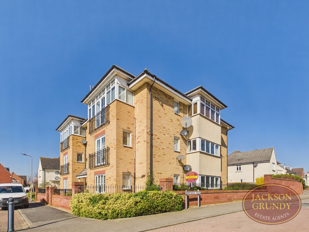 Property photo 1 of 8 St Crispin Crescent