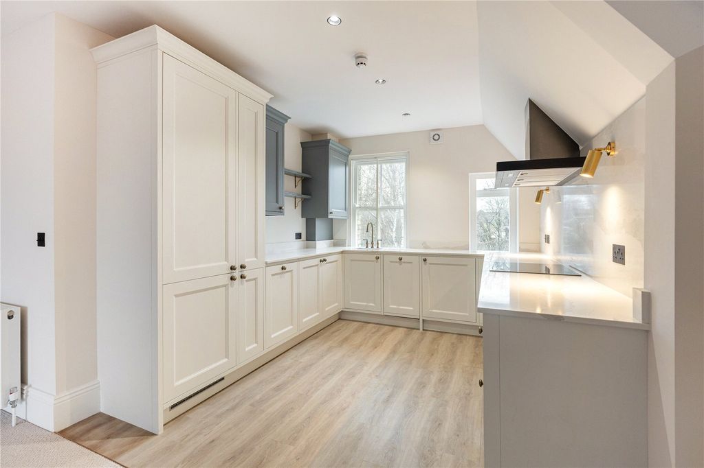 Property photo 3 of 14 Kitchen