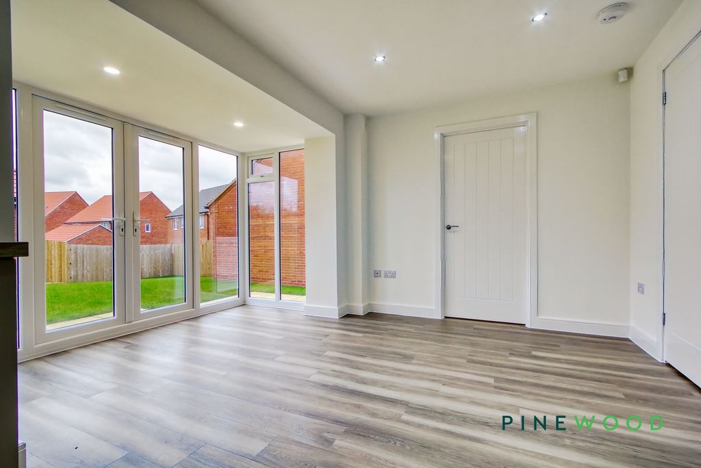 Property photo 3 of 21 Dining Room