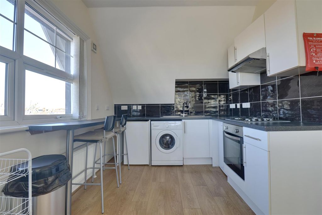 Property photo 3 of 10 58322D2E-0CE3-4B4E-Bf4D-C6C926Aede21_1_201_A.Jpeg