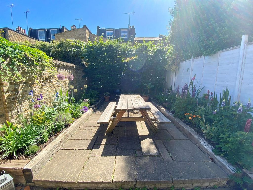 Property photo 3 of 12 Garden 2.Jpg