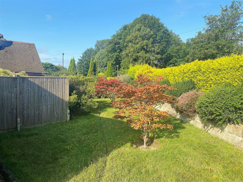 Property photo 2 of 17 14 Ravens Close - Front Garden1.Jpg