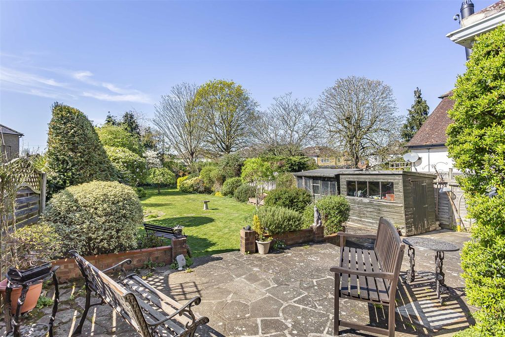 Property photo 2 of 22 Garden1 Stanwell Road.Jpg