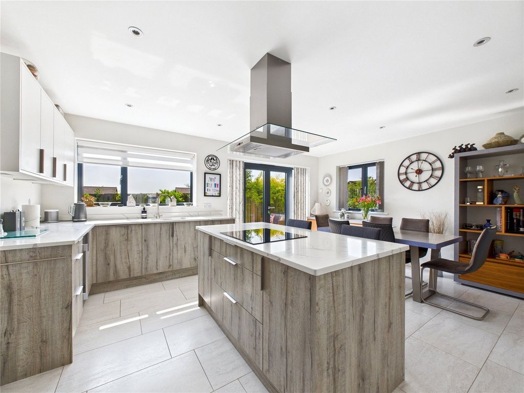 Property photo 2 of 25 Picture No. 31