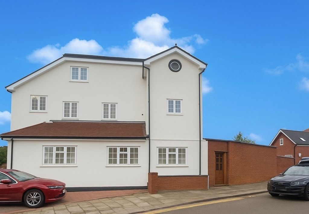 Property photo 1 of 9 Photo 2