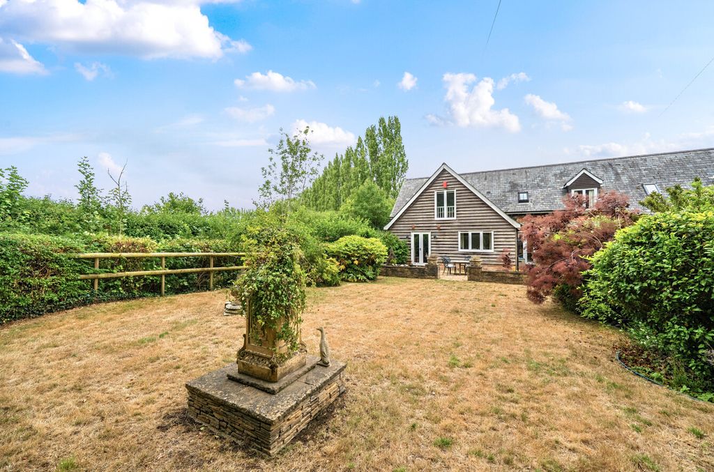 Property photo 2 of 12 1328506-11-687F53...
