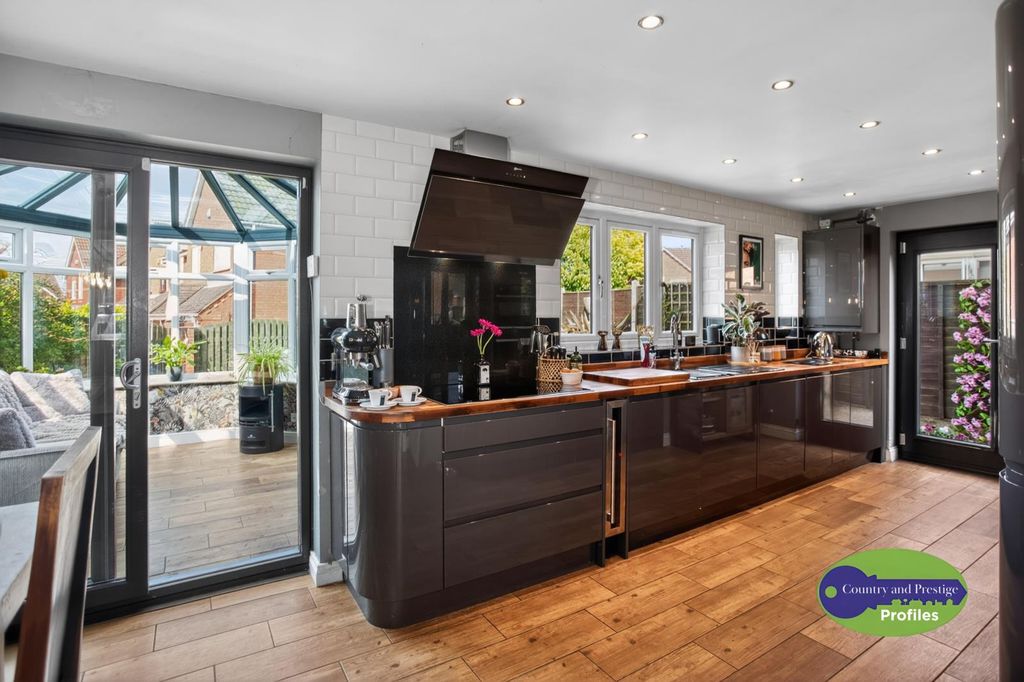 Property photo 3 of 34 1 Landseer Drive 3.Jpg