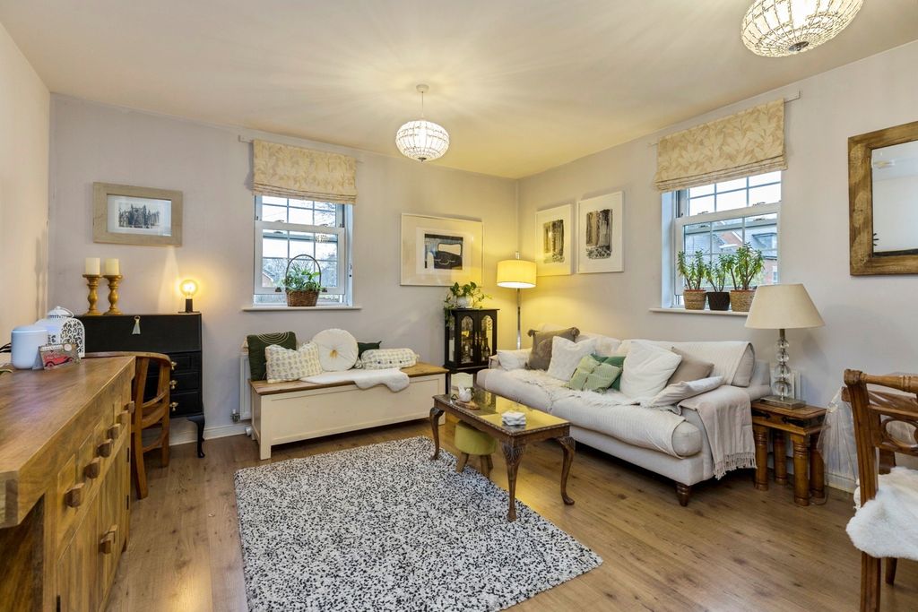 Property photo 2 of 17 Photo