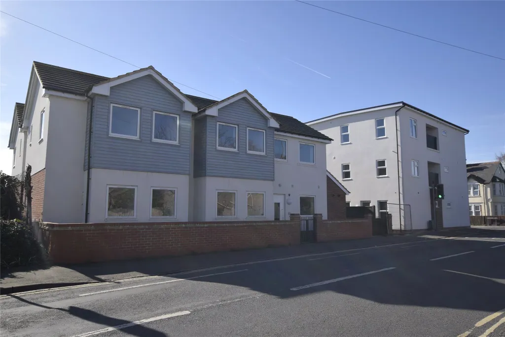 Apartment in Oxford, Cowley - View 3