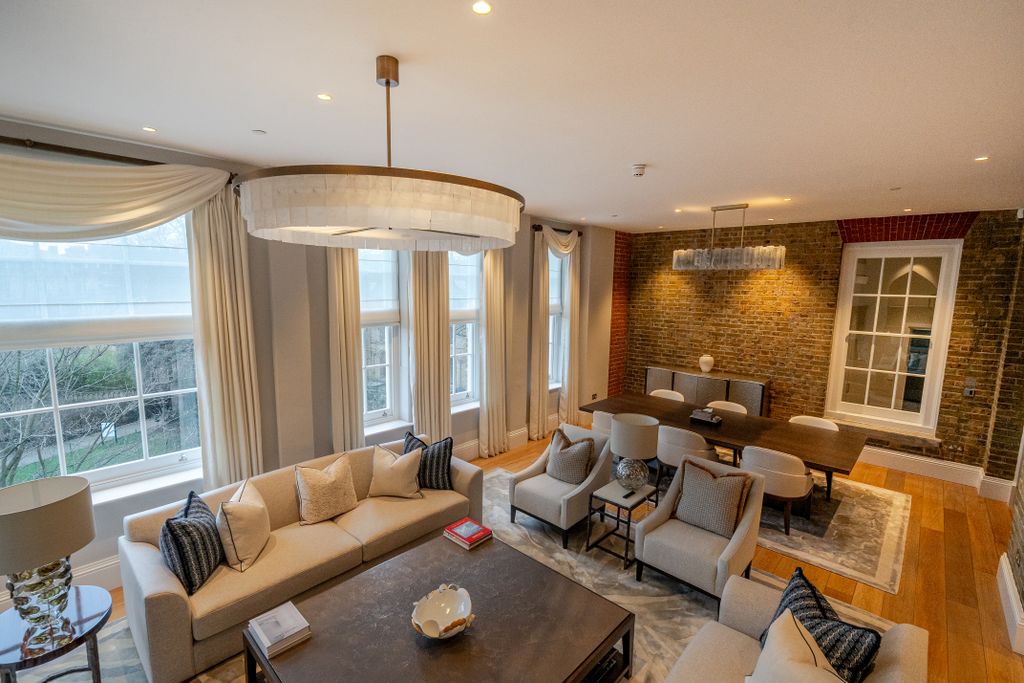 Property photo 2 of 47