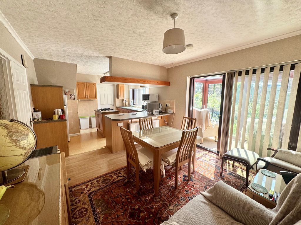 Property photo 3 of 14 Photo 4