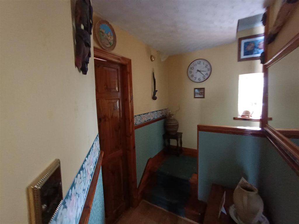 Property photo 3 of 25