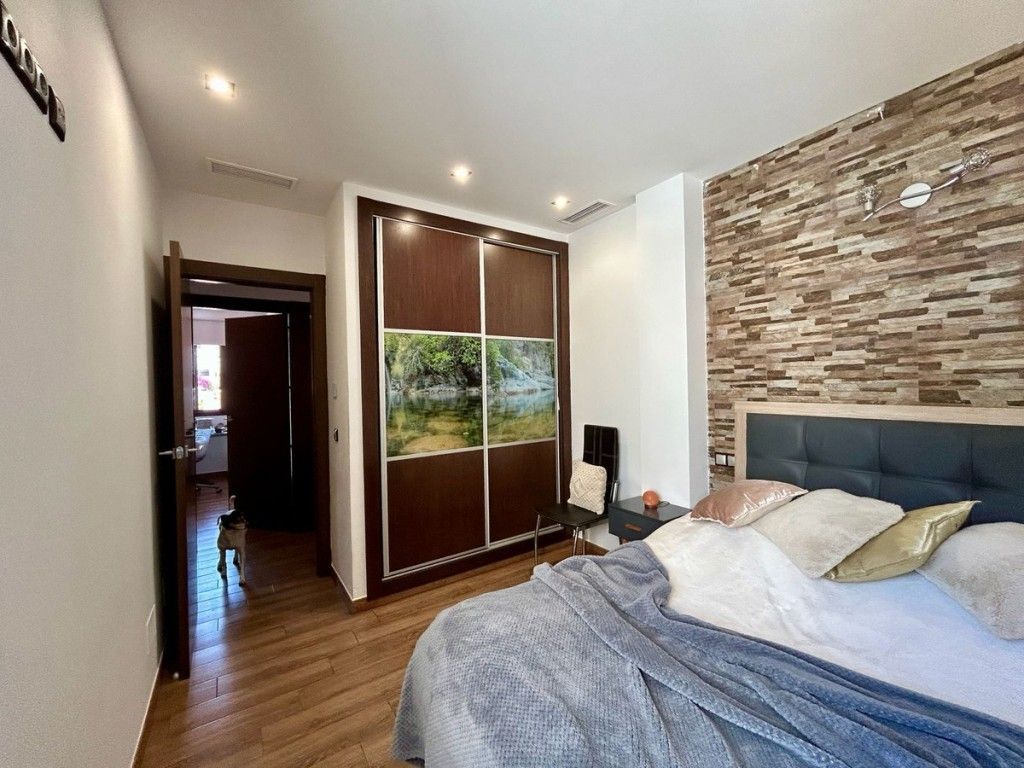 Property photo 2 of 19 Bedroom (2)