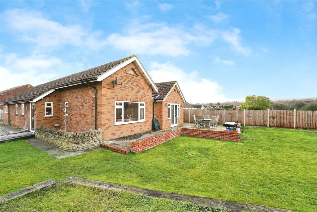 Property photo 1 of 17 Picture No. 02