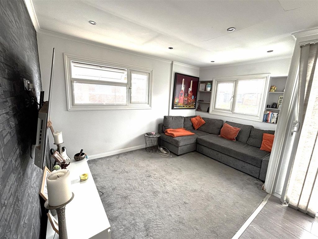 Property photo 3 of 12 Cyc Living Room.Jpg