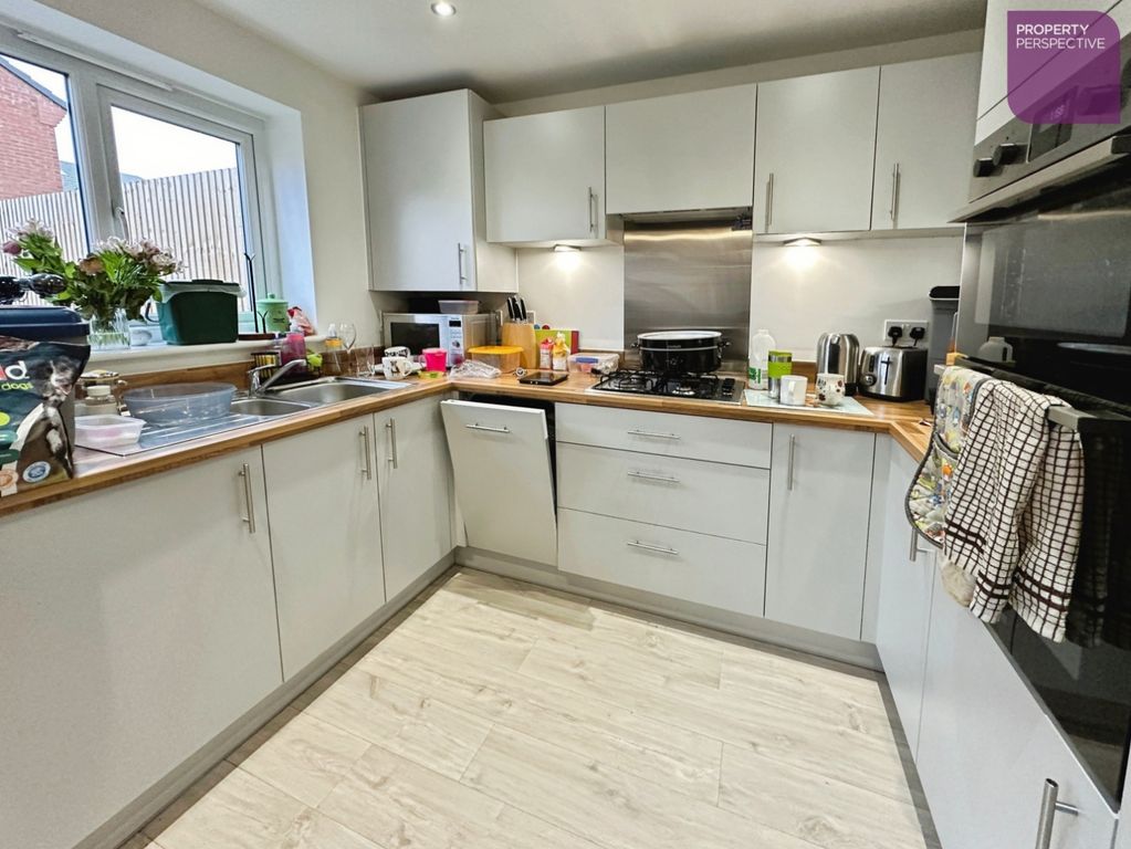 Property photo 3 of 10 Kitchen/Diner