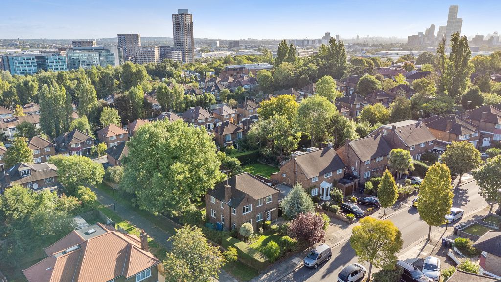 Property photo 3 of 18 External