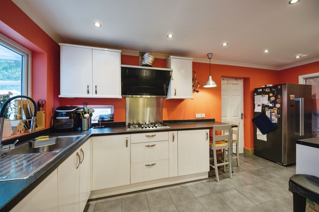 Property photo 3 of 25