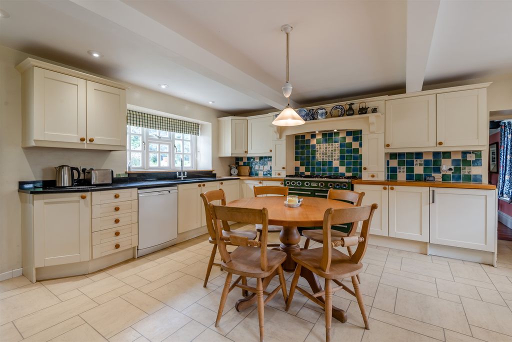 Property photo 3 of 47