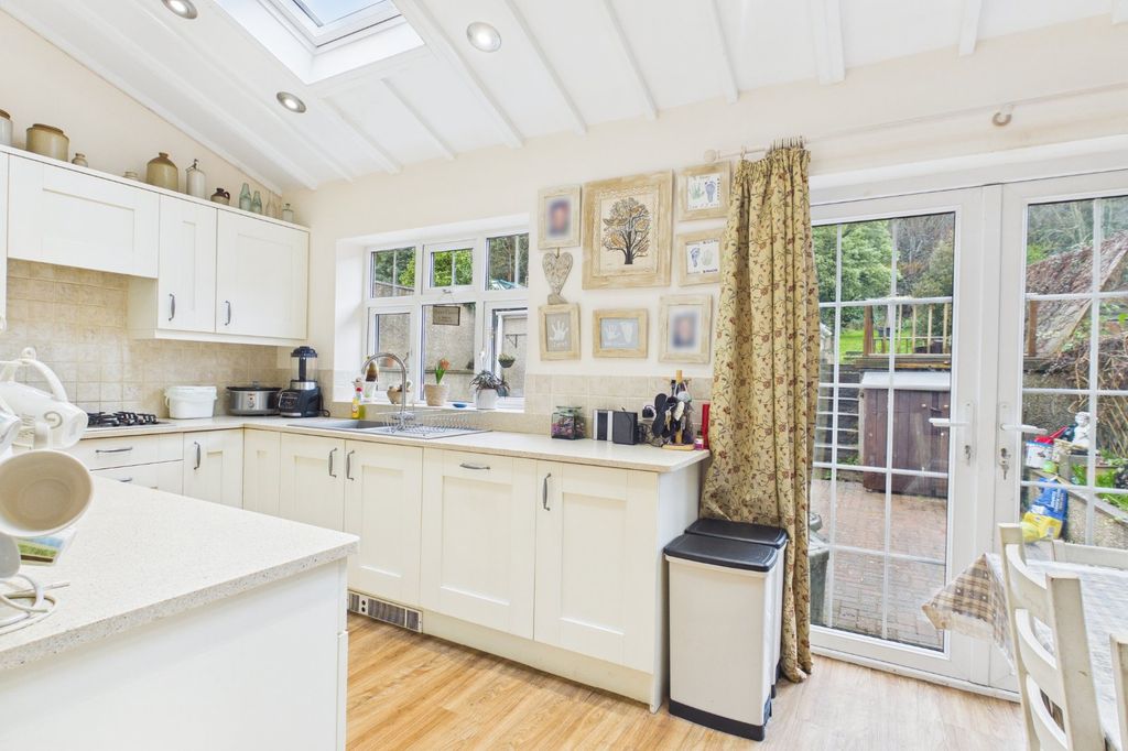 Property photo 3 of 15 Kitchen/Dining Room