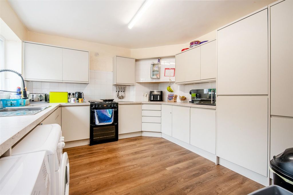 Property photo 3 of 22 Kitchen