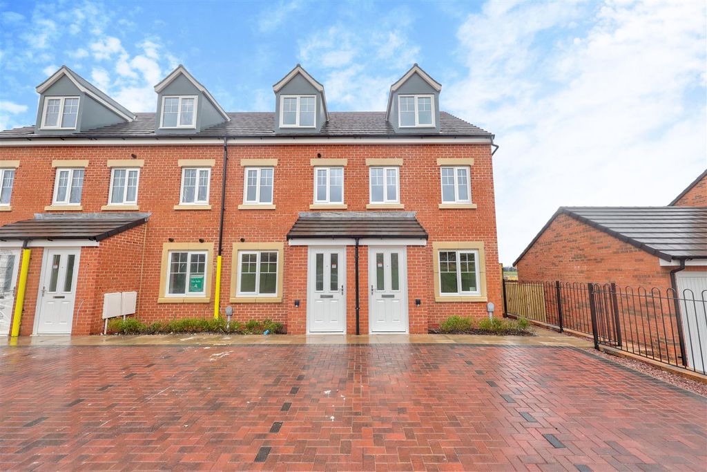 Property photo 1 of 16 Front And Parking