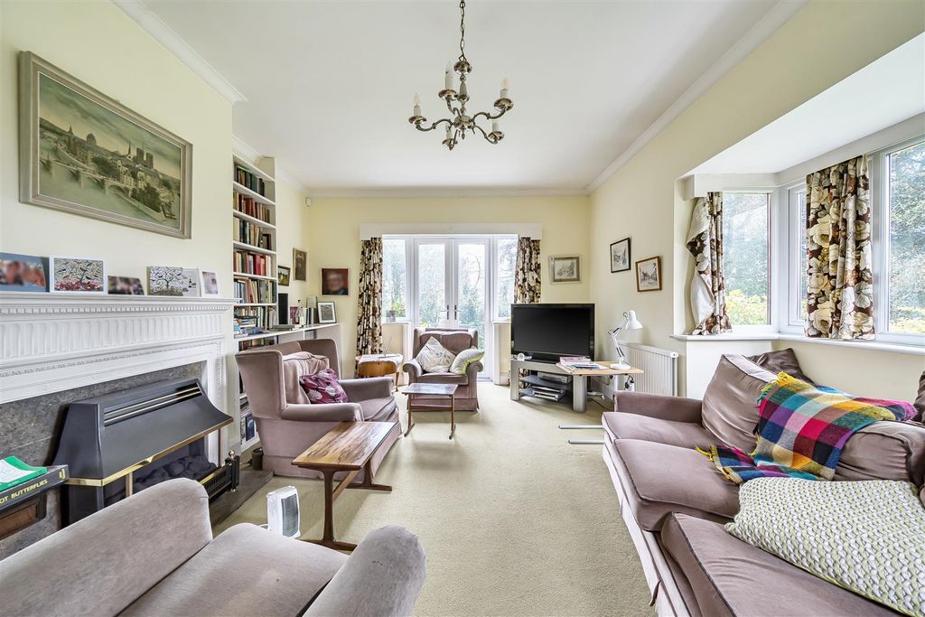 Property photo 2 of 16 Sitting Room