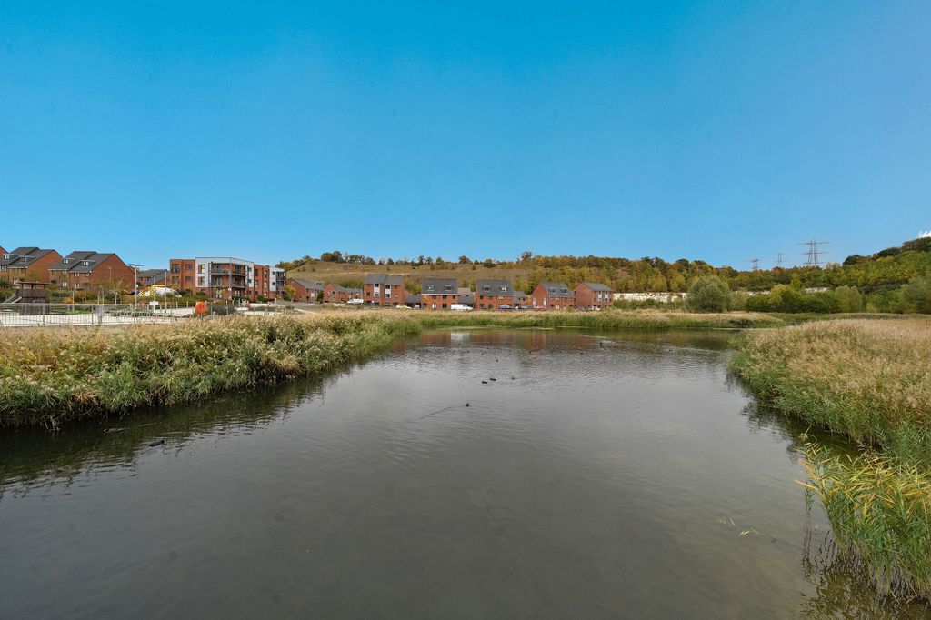 Property photo 2 of 29