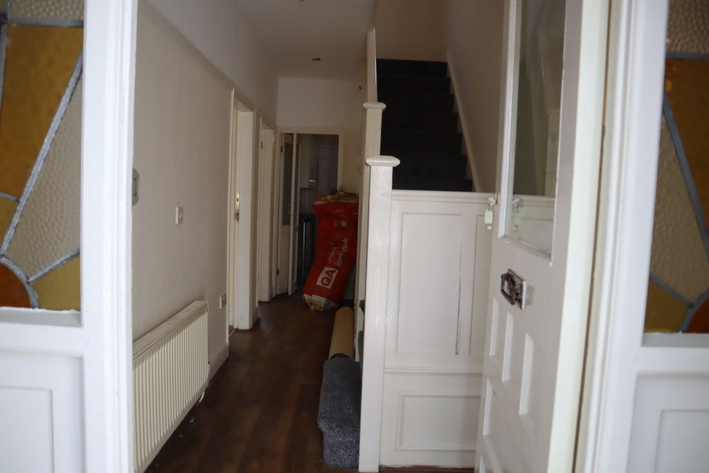 Property photo 2 of 32