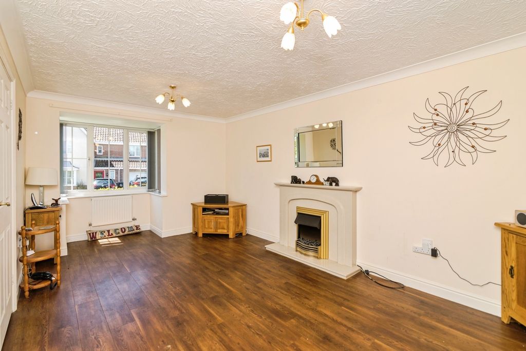 Property photo 3 of 20 Sitting Room