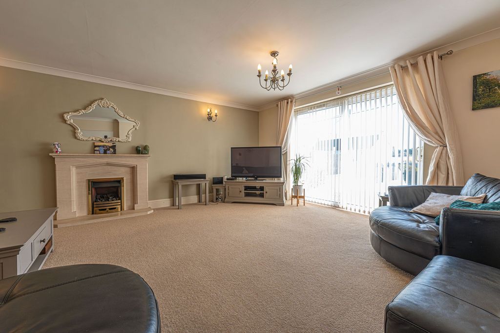 Property photo 2 of 62