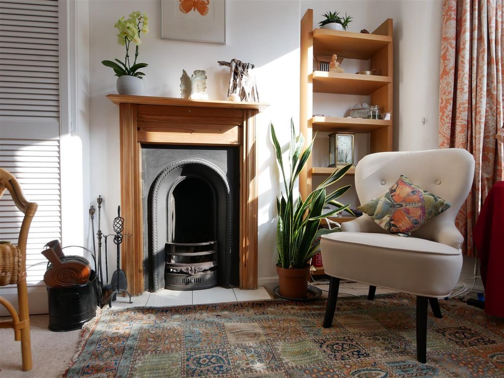 Property photo 3 of 13 Feature 2.Jpg