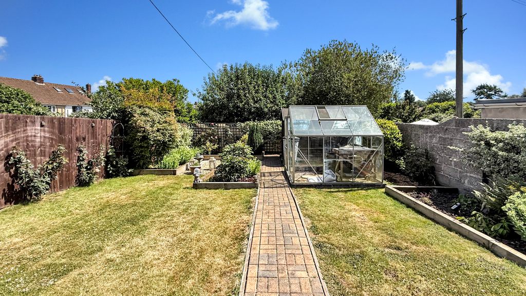 Property photo 2 of 19 Garden