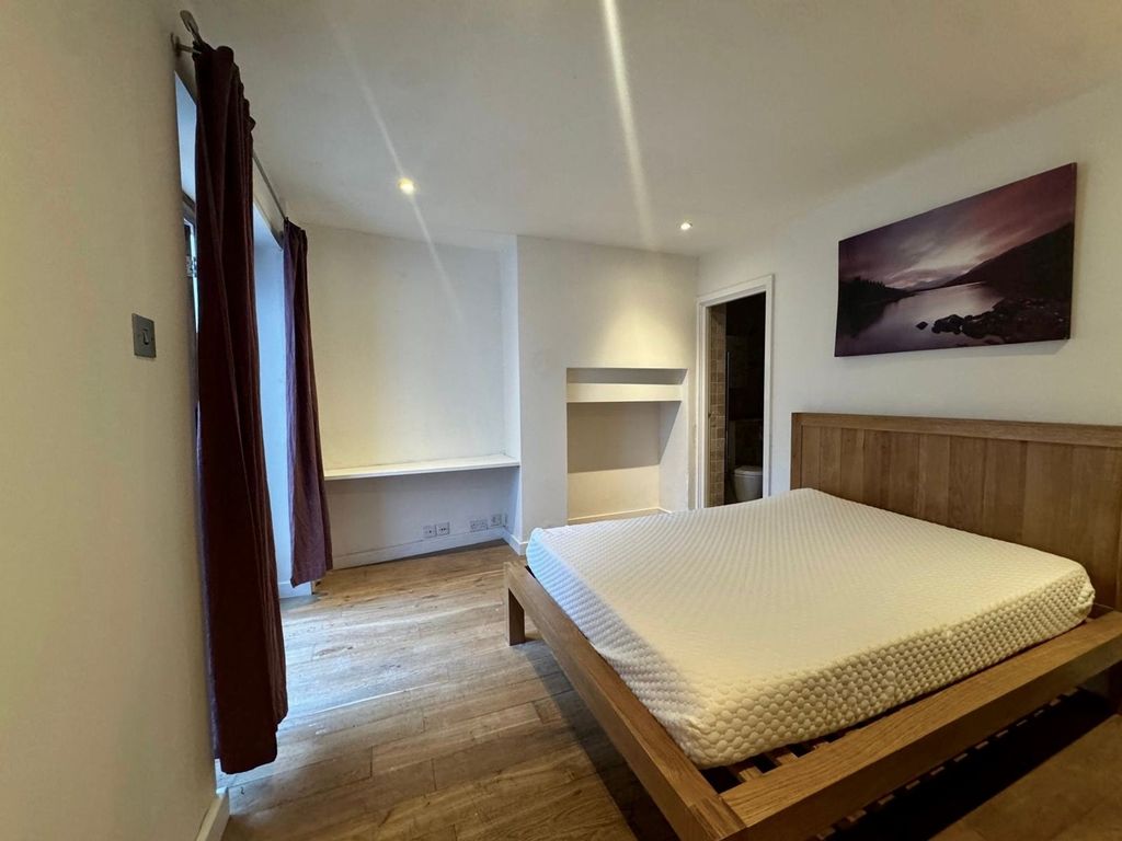 Property photo 3 of 7 Primary Bedroom