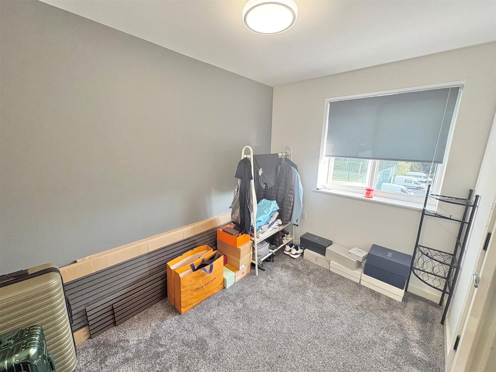 Property photo 3 of 6 Bed 2.Jpg