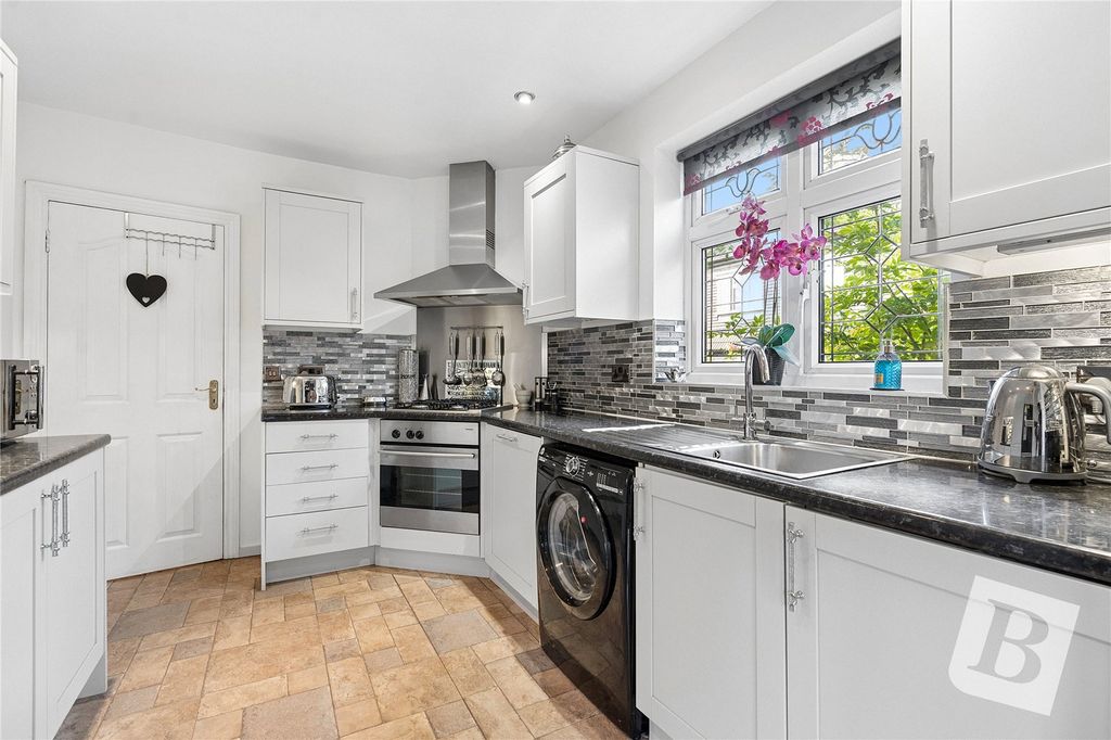 Property photo 3 of 17 Kitchen
