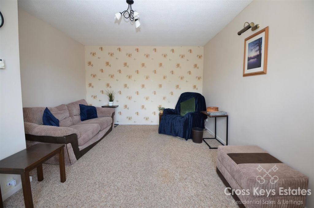 Property photo 3 of 28 Sitting Room