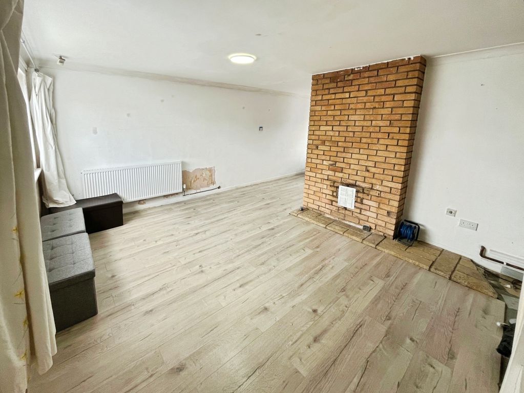 Property photo 2 of 16 Lounge