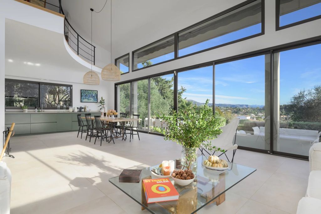 Property photo 2 of 25