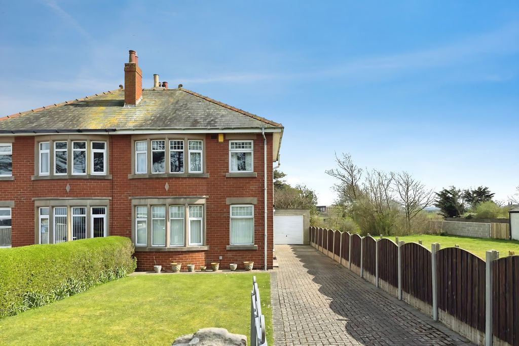 Property photo 1 of 14 Outside