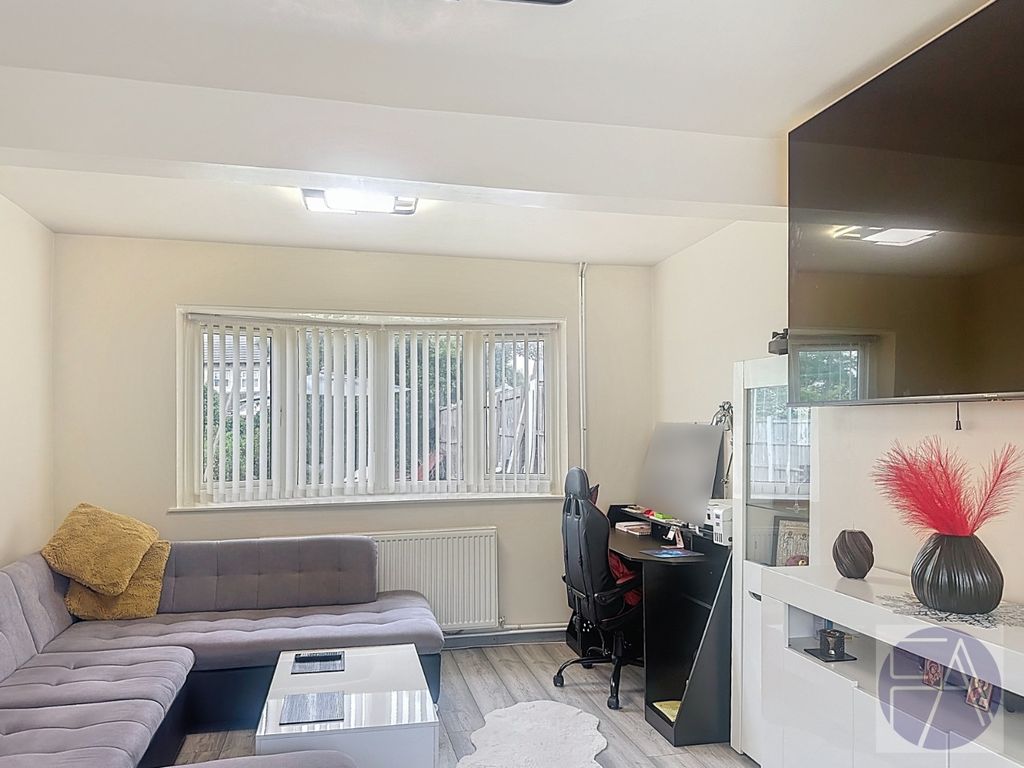Property photo 3 of 17 4395302